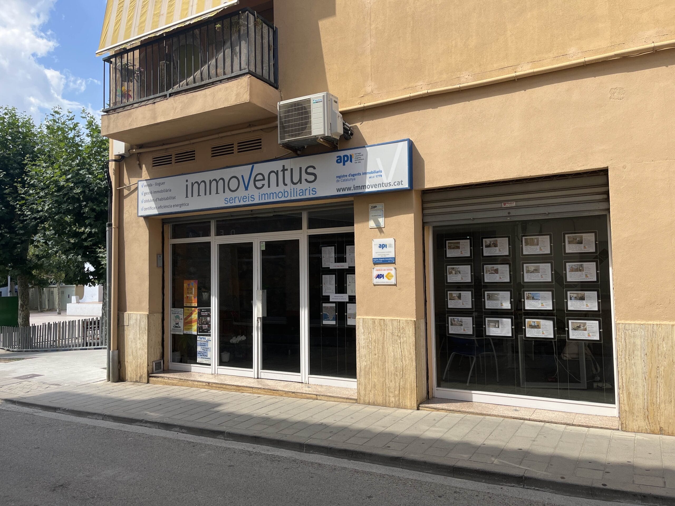 immoventus inmobiliaria Palamos shop front immoventus inmobiliaria Palamos shop front