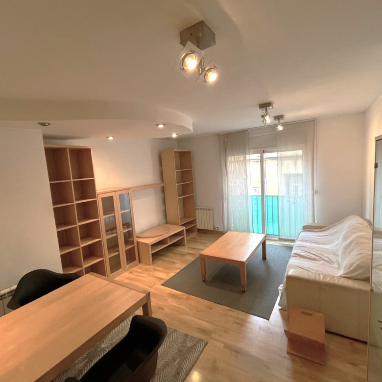 PIS EN VENDA A CALONGE: MOLT CÈNTRIC, AMB ASCENSOR I PÀRQUING