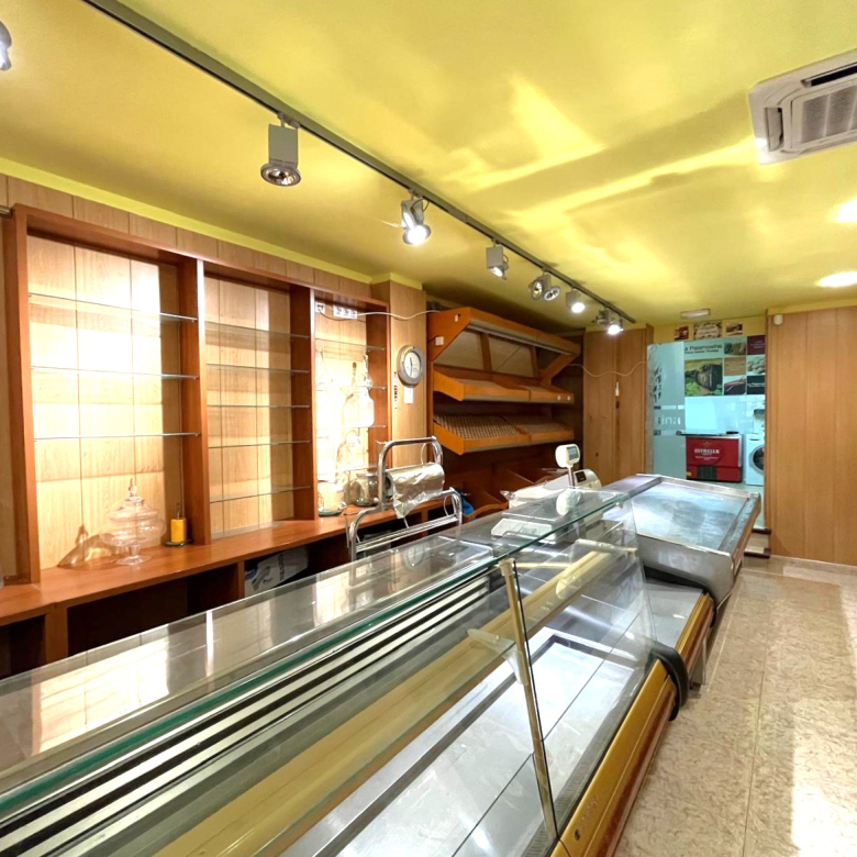 LOCAL EN VENTA EN PALAMÓS: zona Hospital