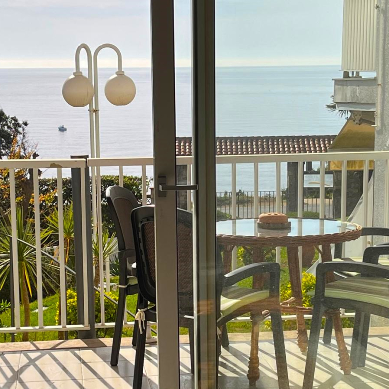 EN VENTA PRIMERA LINEA EN PALAMÓS: CON TERRAZA, JARDÍN, PISCINA, 2 PARKINGS…