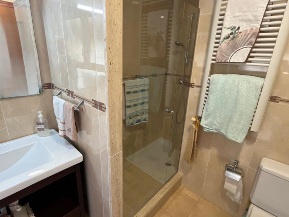 BONITA CASA EN VENTA EN PALAMÓS: con terrazas, patio, garaje…