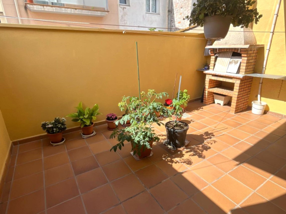 BONITA CASA EN VENTA EN PALAMÓS: con terrazas, patio, garaje…