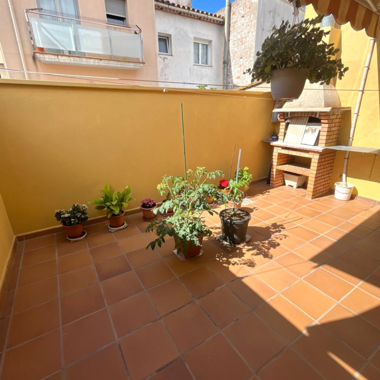 BONITA CASA EN VENTA EN PALAMÓS: con terrazas, patio, garaje…