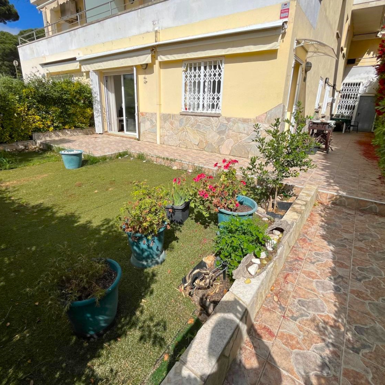 PLANTA BAJA CON JARDÍN EN VENTA EN PLATJA D’ARO