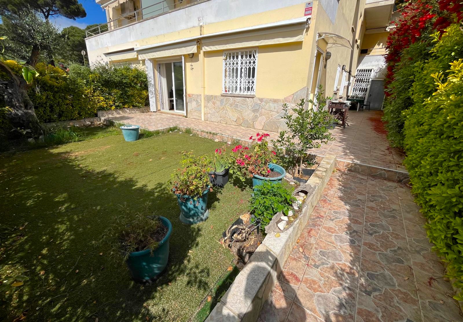 PLANTA BAJA CON JARDÍN EN VENTA EN PLATJA D’ARO