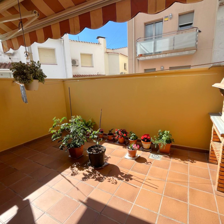 BONITA CASA EN VENTA EN PALAMÓS: con terrazas, patio, garaje…