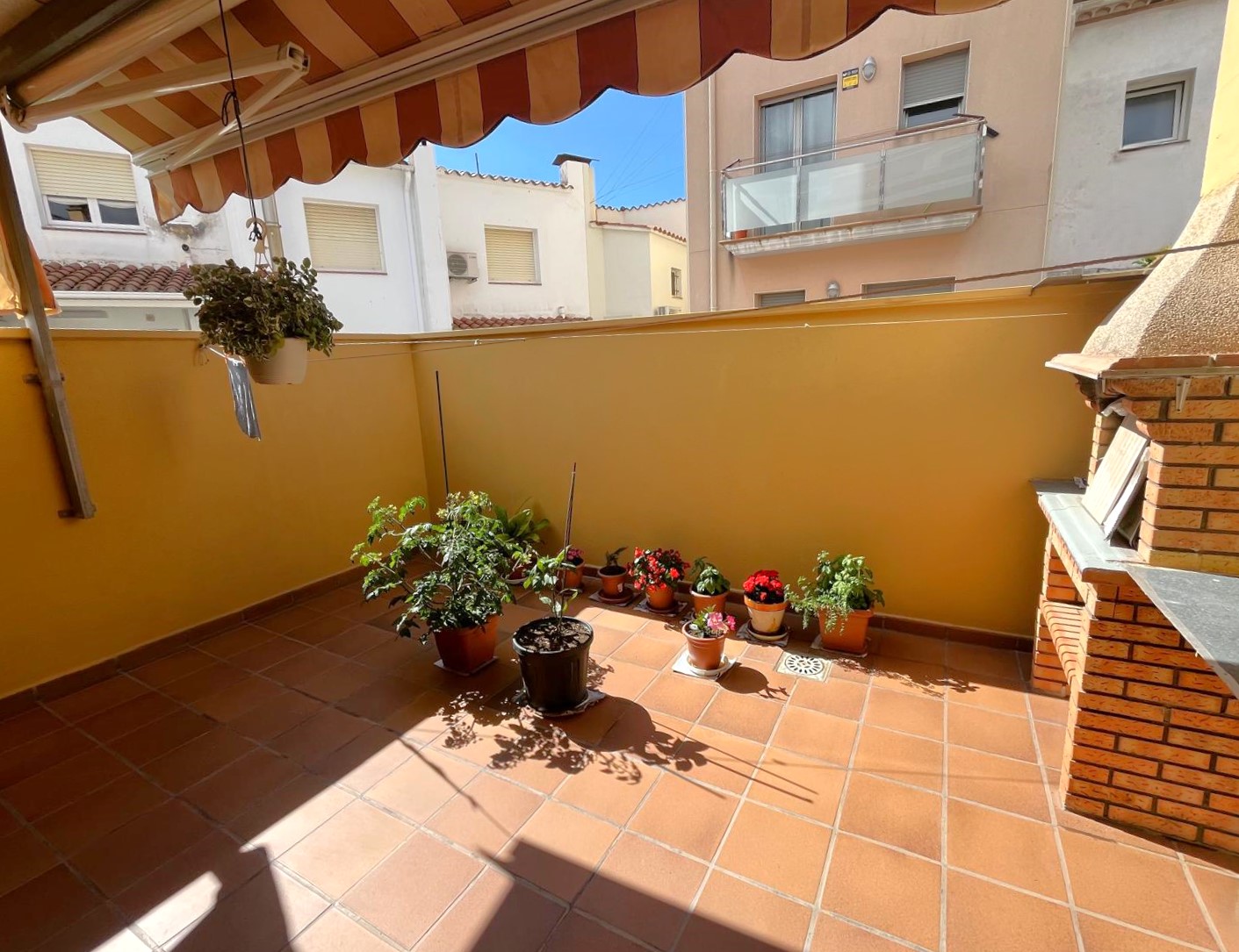 BONITA CASA EN VENTA EN PALAMÓS: con terrazas, patio, garaje…