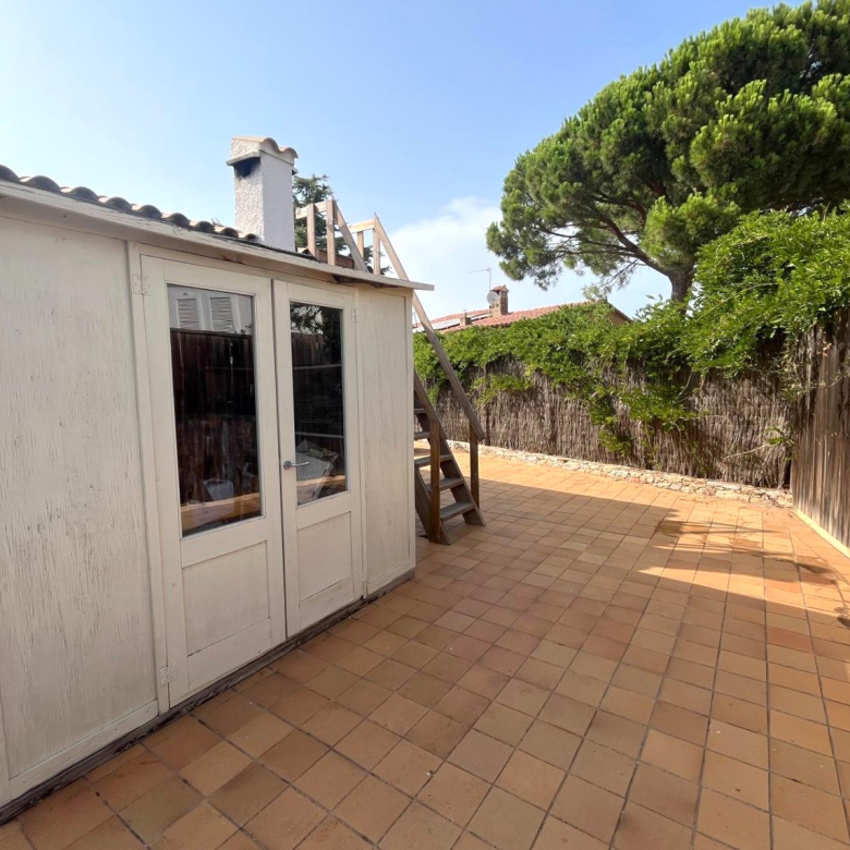 CASA EN VENTA EN BEGUR: CON 2 VIVIENDAS, GARAJE, PISCINA, BARBACOA, JACUZZI…