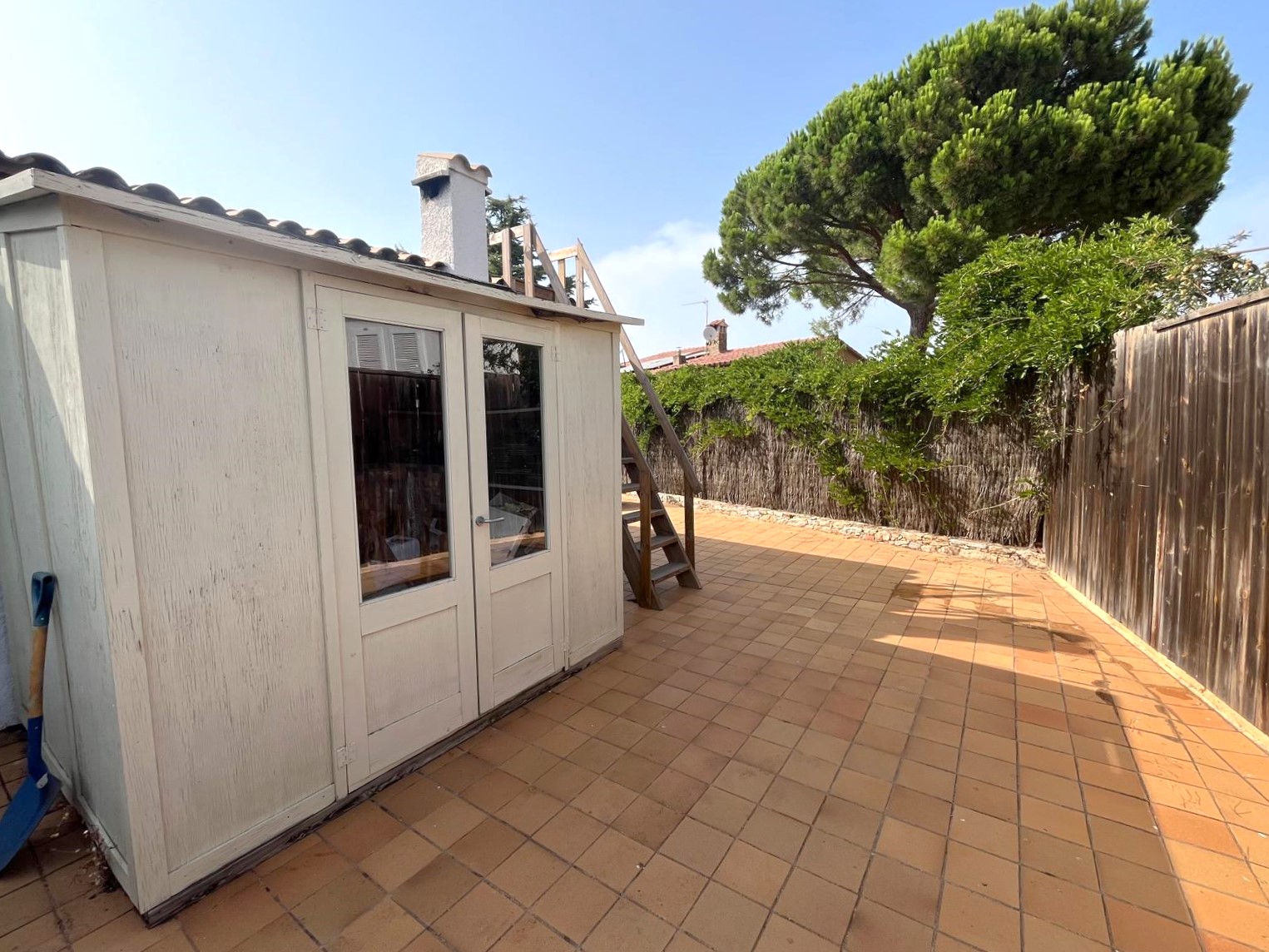 CASA EN VENTA EN BEGUR: CON 2 VIVIENDAS, GARAJE, PISCINA, BARBACOA, JACUZZI…