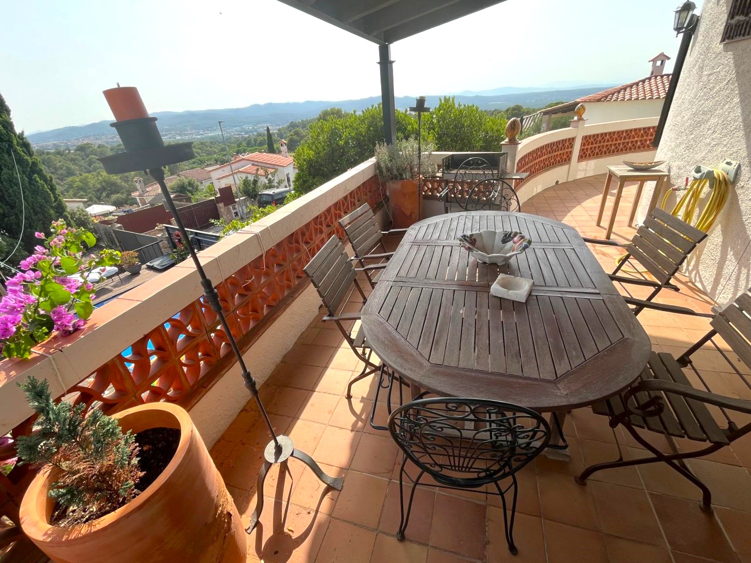 CASA EN VENTA EN BEGUR: CON 2 VIVIENDAS, GARAJE, PISCINA, BARBACOA, JACUZZI…