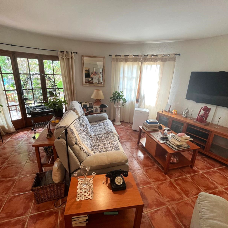 CASA EN VENTA EN BEGUR: CON 2 VIVIENDAS, GARAJE, PISCINA, BARBACOA, JACUZZI…