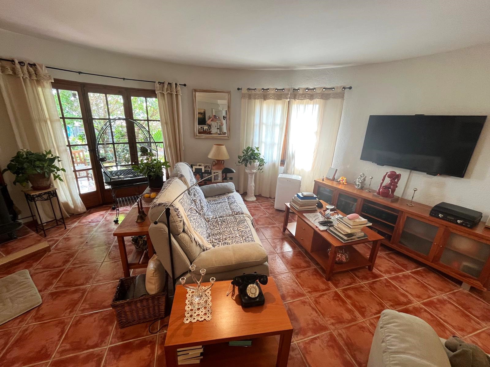 CASA EN VENTA EN BEGUR: CON 2 VIVIENDAS, GARAJE, PISCINA, BARBACOA, JACUZZI…