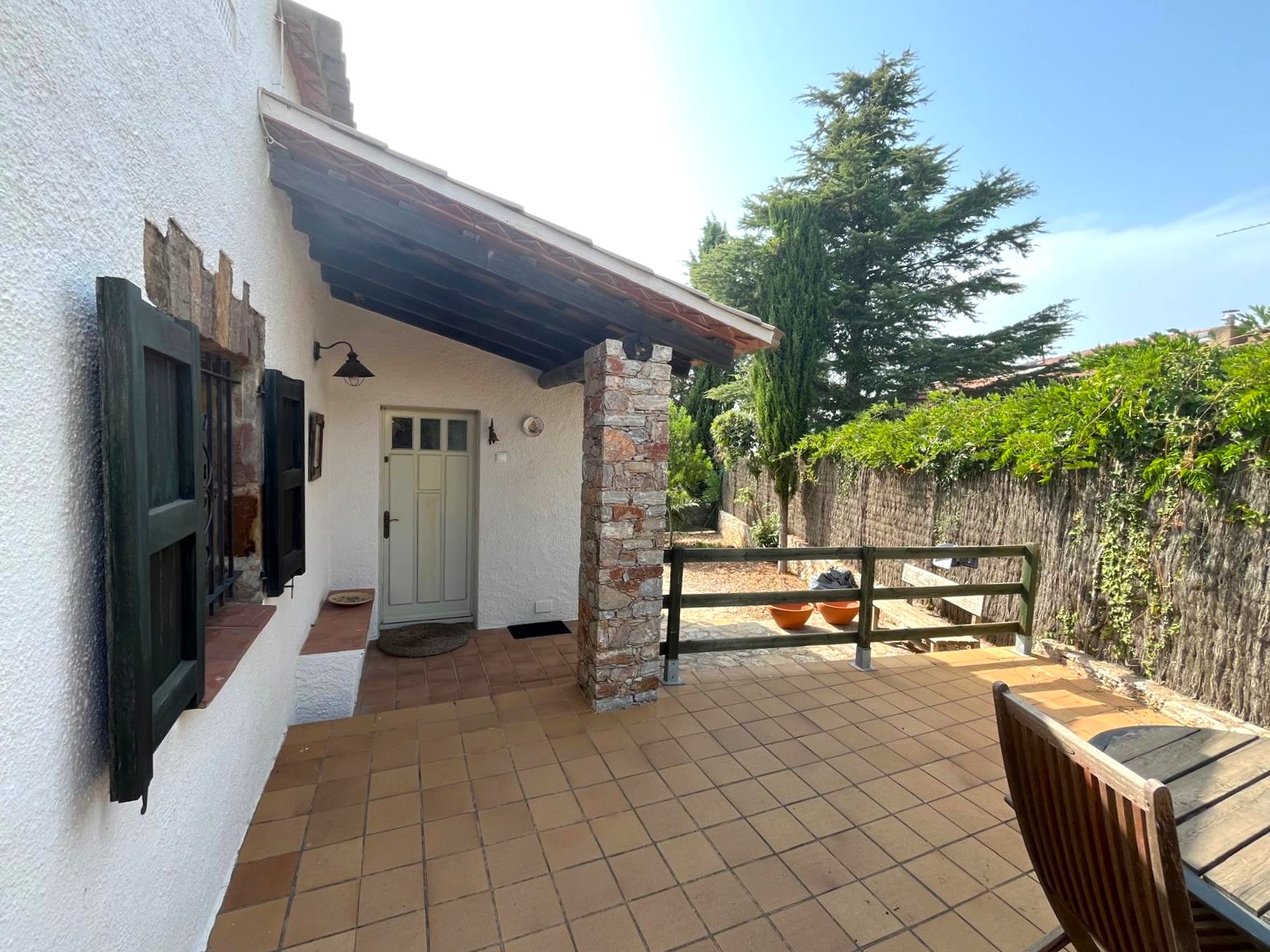 CASA EN VENTA EN BEGUR: CON 2 VIVIENDAS, GARAJE, PISCINA, BARBACOA, JACUZZI…