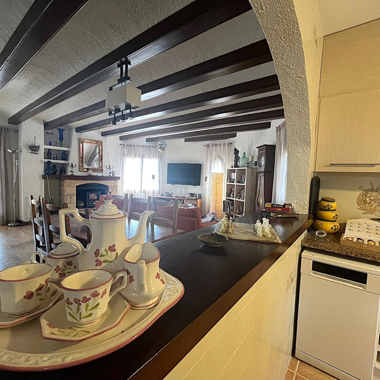 CASA EN VENTA EN BEGUR: CON 2 VIVIENDAS, GARAJE, PISCINA, BARBACOA, JACUZZI…