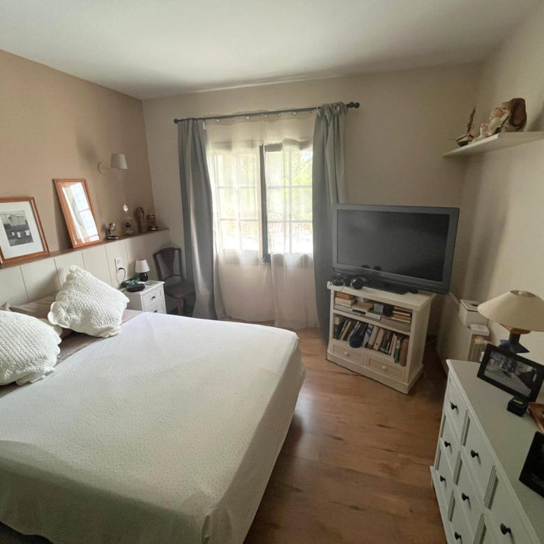 CASA EN VENTA EN BEGUR: CON 2 VIVIENDAS, GARAJE, PISCINA, BARBACOA, JACUZZI…