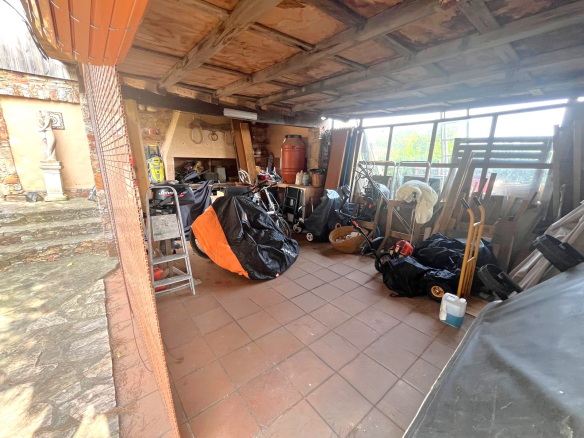 CASA EN VENTA EN BEGUR: CON 2 VIVIENDAS, GARAJE, PISCINA, BARBACOA, JACUZZI…