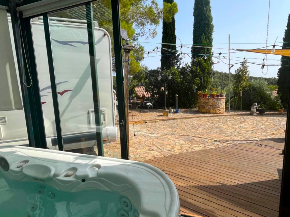 CASA EN VENTA EN BEGUR: CON 2 VIVIENDAS, GARAJE, PISCINA, BARBACOA, JACUZZI…