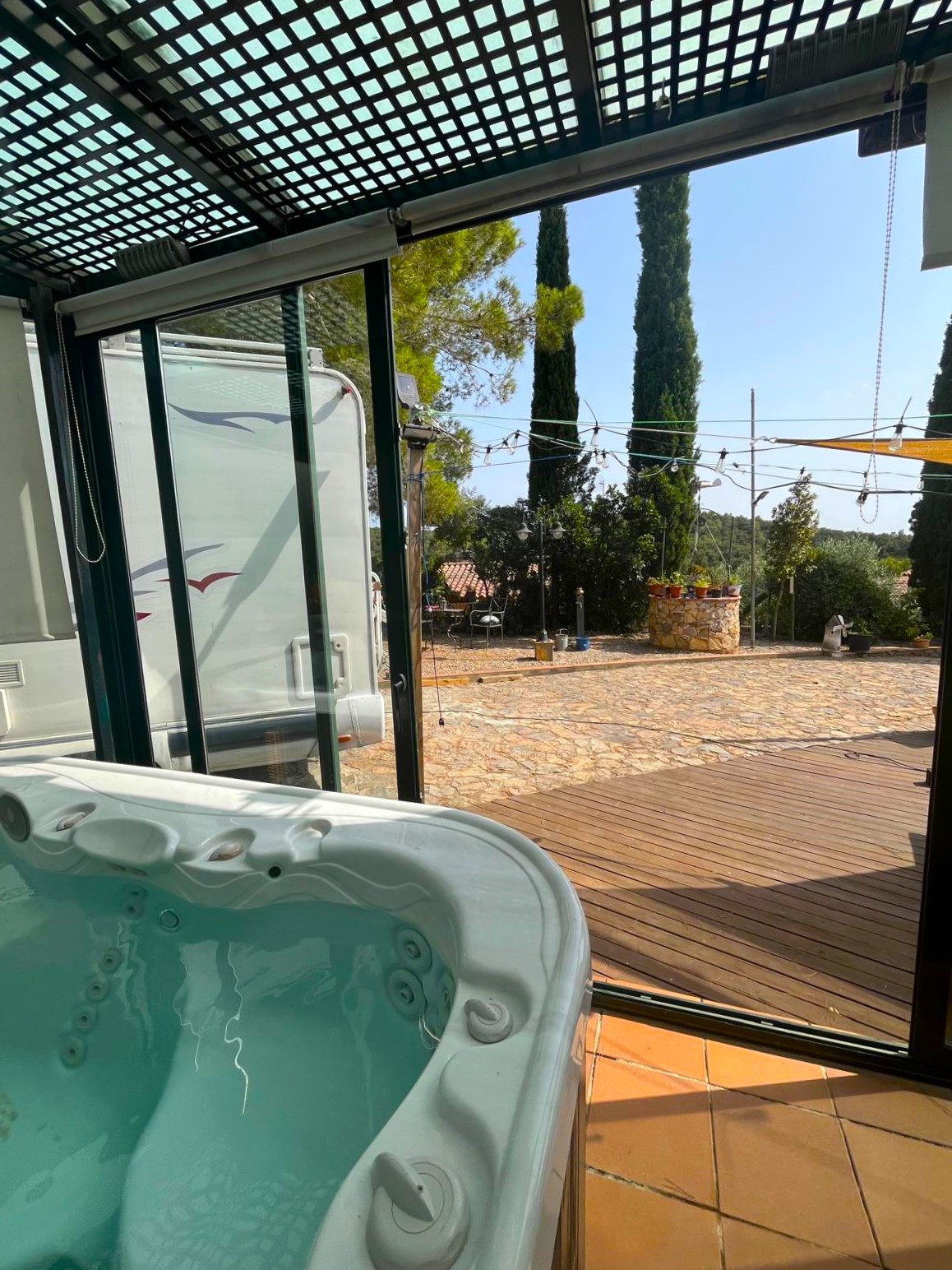 CASA EN VENTA EN BEGUR: CON 2 VIVIENDAS, GARAJE, PISCINA, BARBACOA, JACUZZI…