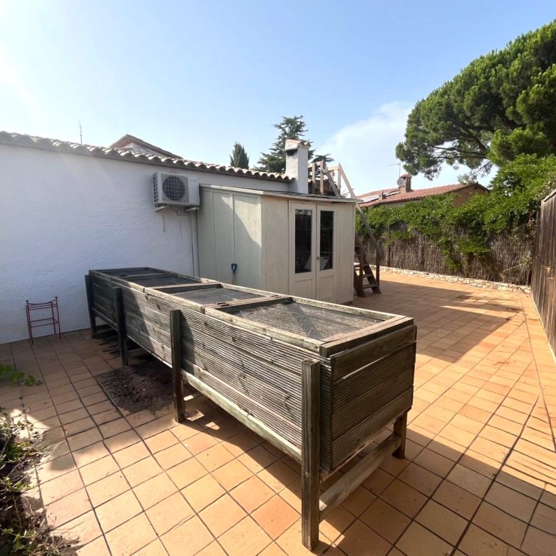 CASA EN VENTA EN BEGUR: CON 2 VIVIENDAS, GARAJE, PISCINA, BARBACOA, JACUZZI…