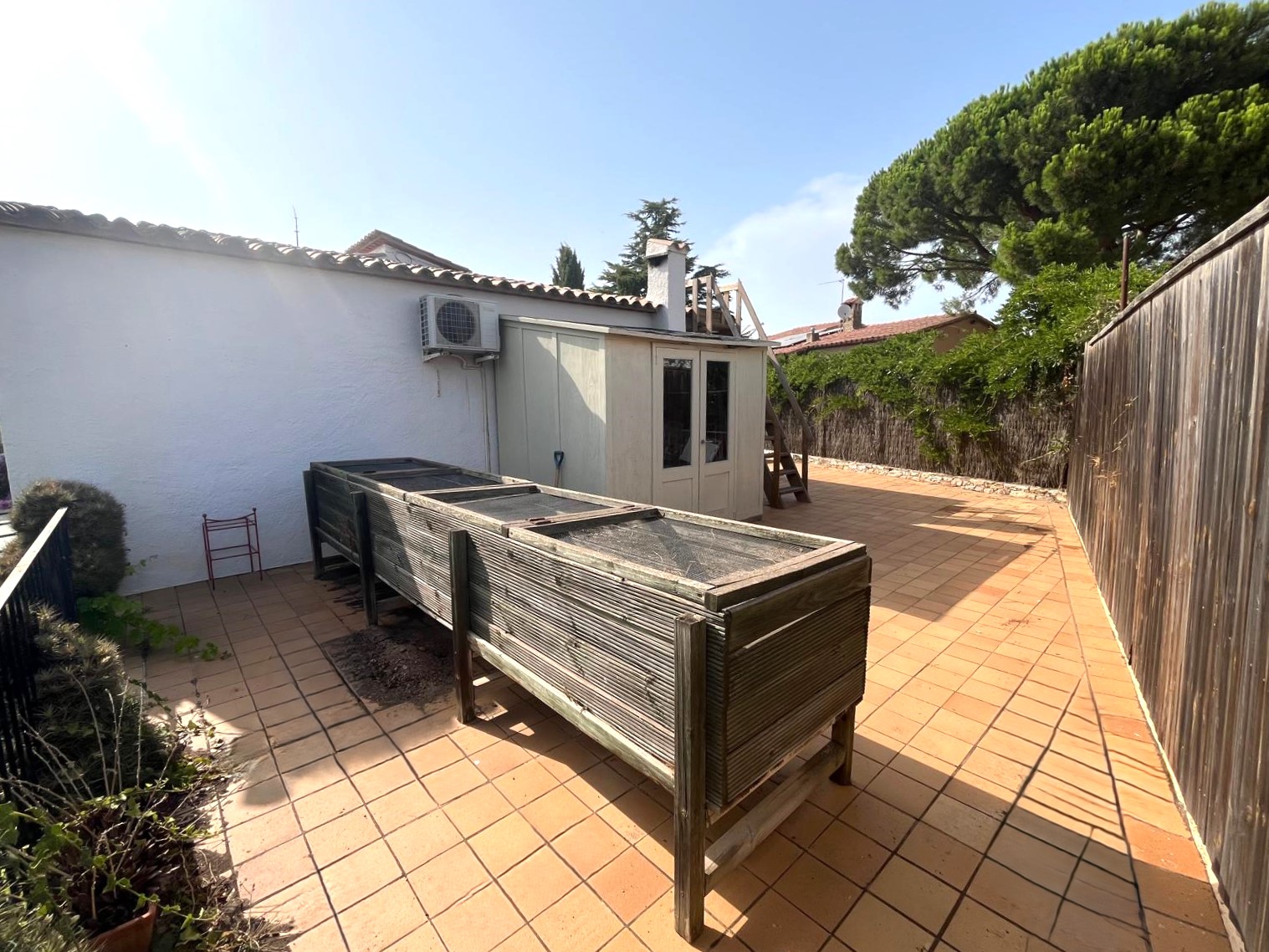 CASA EN VENTA EN BEGUR: CON 2 VIVIENDAS, GARAJE, PISCINA, BARBACOA, JACUZZI…