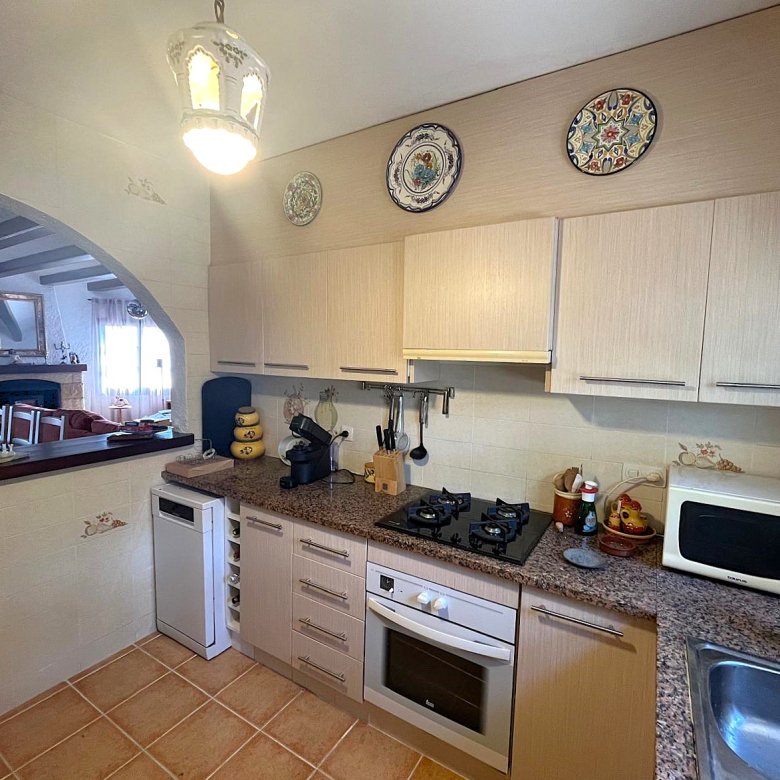 CASA EN VENTA EN BEGUR: CON 2 VIVIENDAS, GARAJE, PISCINA, BARBACOA, JACUZZI…
