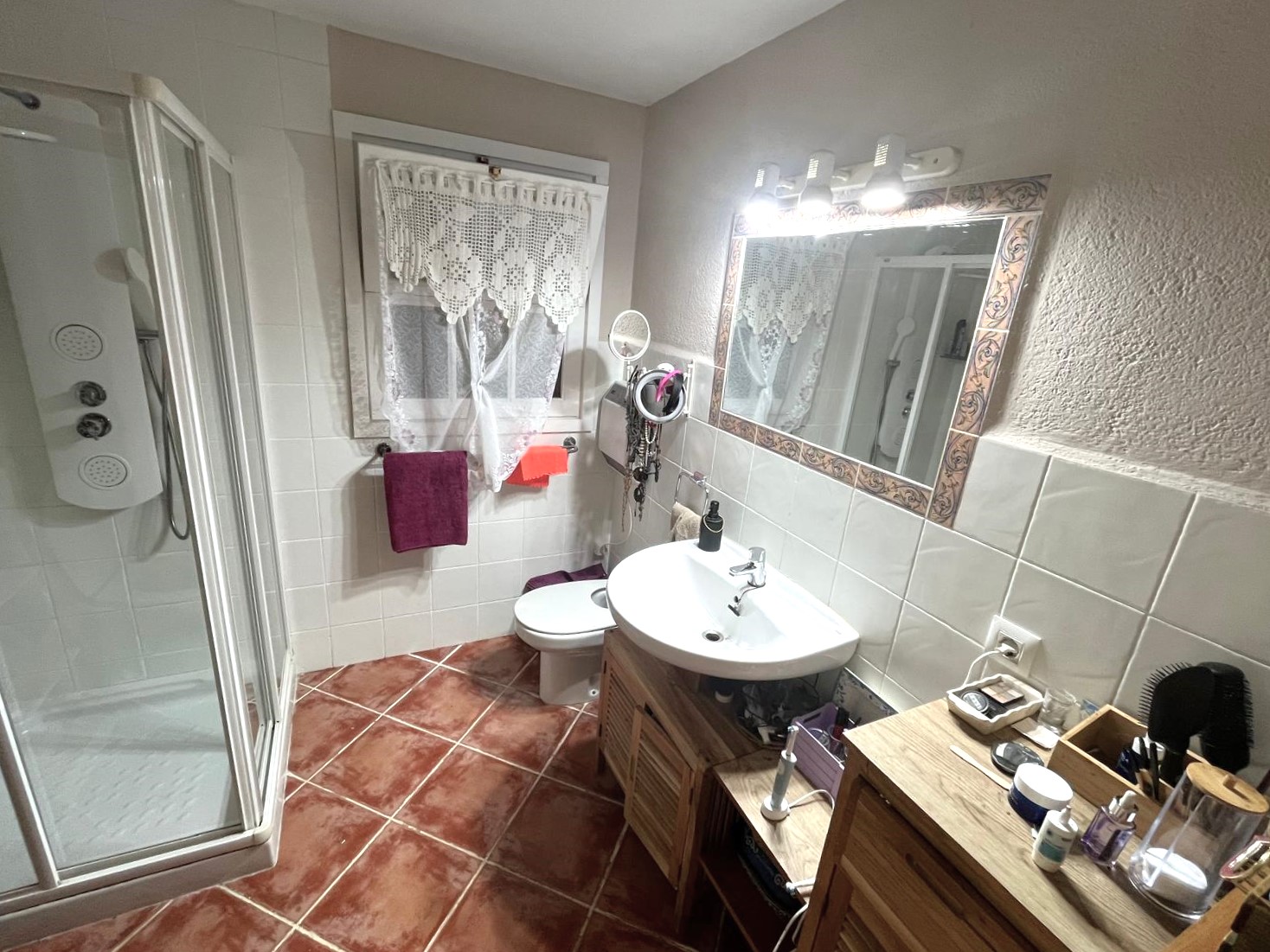 CASA EN VENTA EN BEGUR: CON 2 VIVIENDAS, GARAJE, PISCINA, BARBACOA, JACUZZI…
