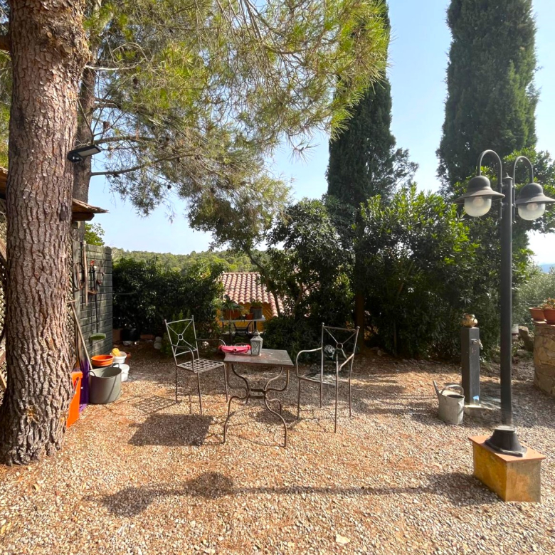CASA EN VENTA EN BEGUR: CON 2 VIVIENDAS, GARAJE, PISCINA, BARBACOA, JACUZZI…