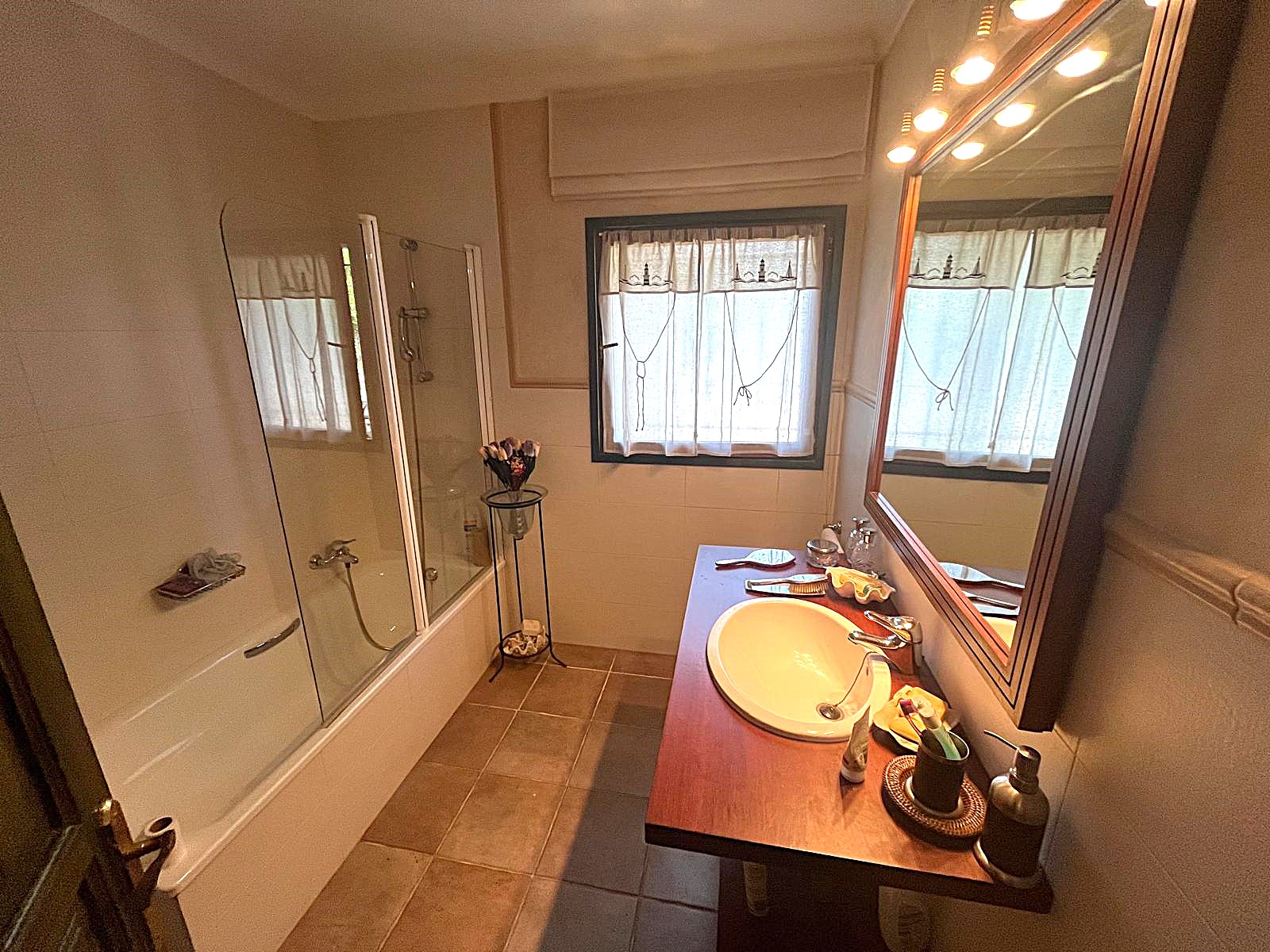 CASA EN VENTA EN BEGUR: CON 2 VIVIENDAS, GARAJE, PISCINA, BARBACOA, JACUZZI…