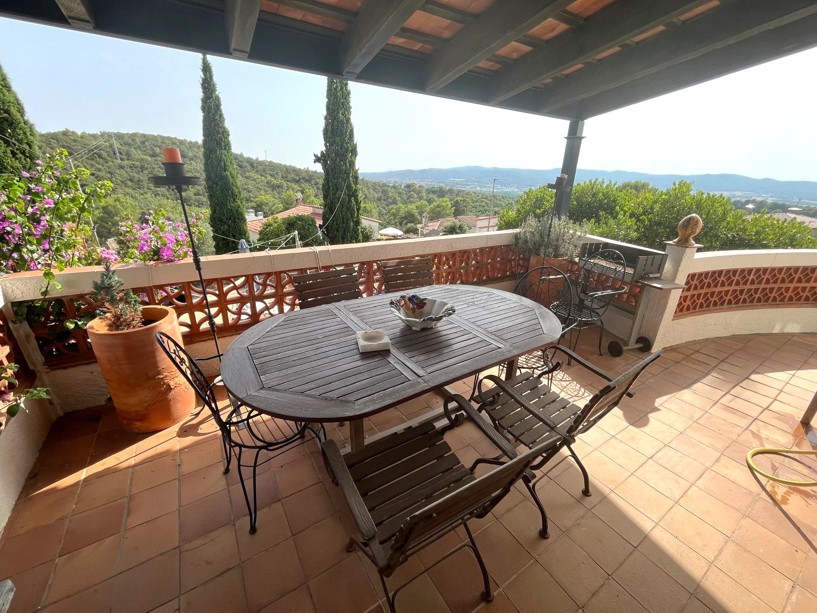 CASA EN VENTA EN BEGUR: CON 2 VIVIENDAS, GARAJE, PISCINA, BARBACOA, JACUZZI…