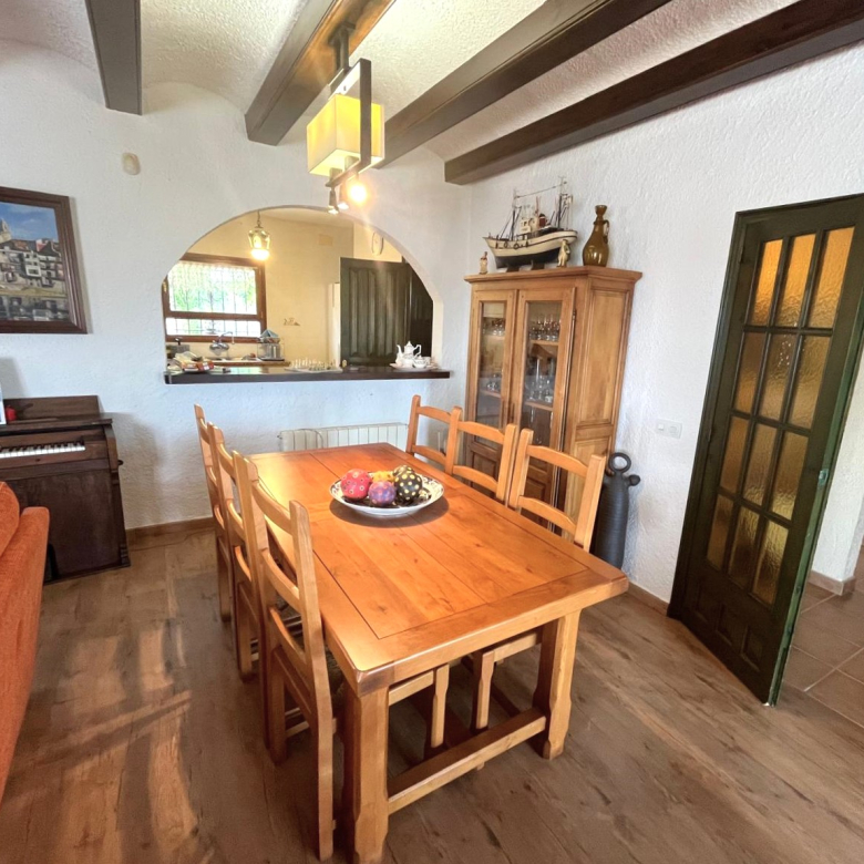 CASA EN VENTA EN BEGUR: CON 2 VIVIENDAS, GARAJE, PISCINA, BARBACOA, JACUZZI…