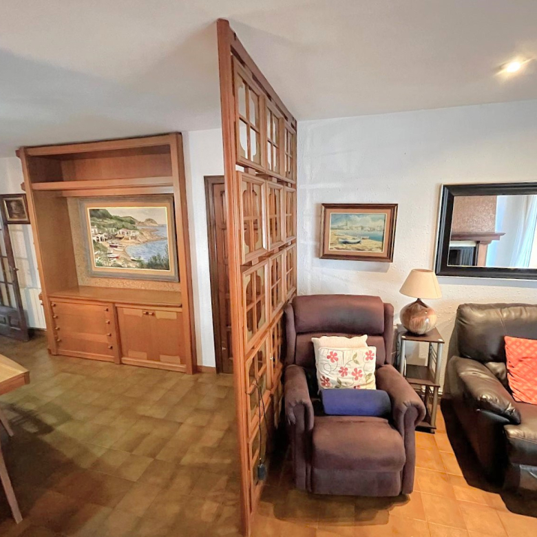 PISO AMPLIO Y MUY CÉNTRICO EN VENTA EN PALAMÓS • ASCENSOR • TERRAZAS