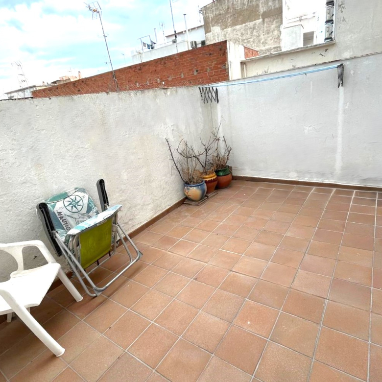 PISO AMPLIO Y MUY CÉNTRICO EN VENTA EN PALAMÓS • ASCENSOR • TERRAZAS