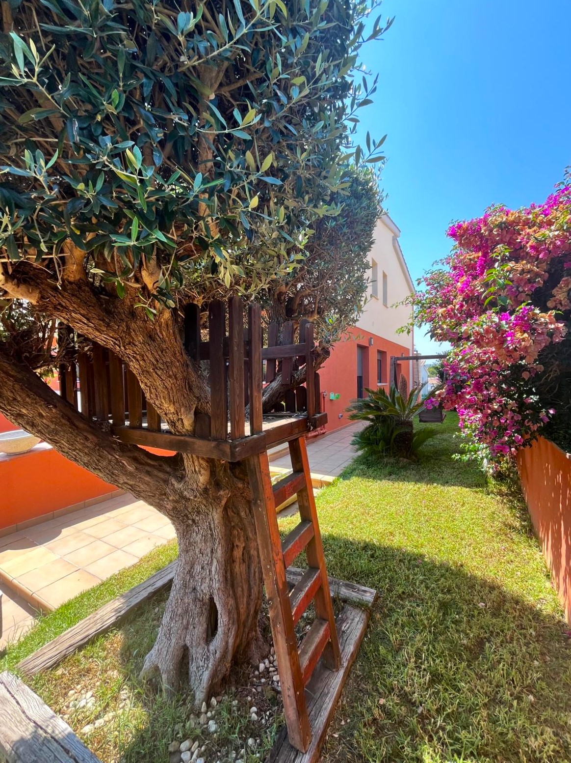 BONITA CASA EN VENTA EN PALAMÓS: CON TERRAZA, JARDÍN, PISCINA-BARBACOA, GARAJE 2 COCHES…