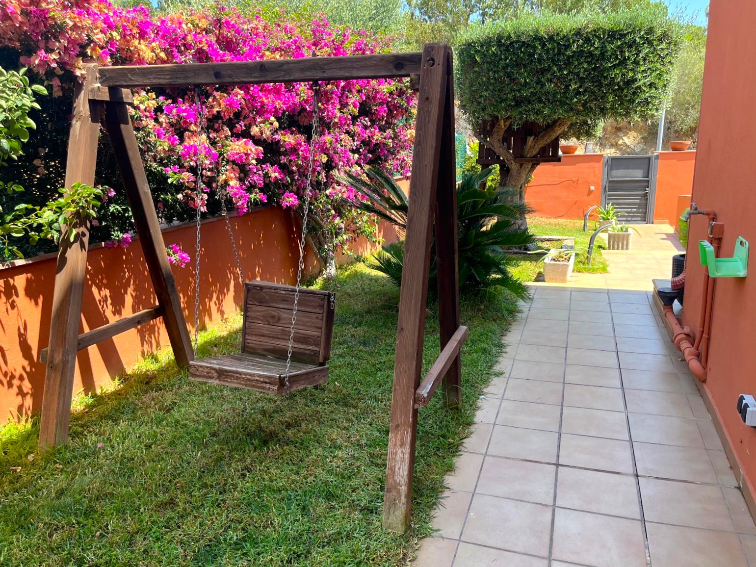 BONITA CASA EN VENTA EN PALAMÓS: CON TERRAZA, JARDÍN, PISCINA-BARBACOA, GARAJE 2 COCHES…