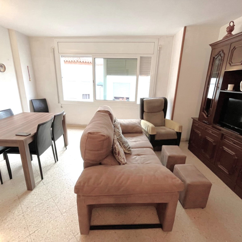 PISO EN VENTA EN EL CENTRO DE PALAMÓS, JUNTO AL MERCADO MUNICIPAL