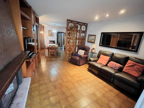 PISO AMPLIO Y MUY CÉNTRICO EN VENTA EN PALAMÓS • ASCENSOR • TERRAZAS