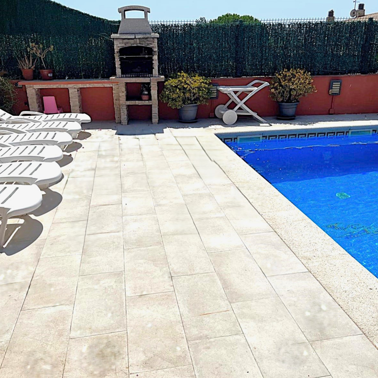 BONITA CASA EN VENTA EN PALAMÓS: CON TERRAZA, JARDÍN, PISCINA-BARBACOA, GARAJE 2 COCHES…