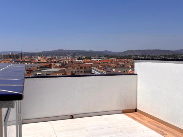 CASA EN VENTA EN PALAMÓS, TOTALMENTE REFORMADA, CON 2 TERRAZAS, PLAZA DE APARCAMIENTO…