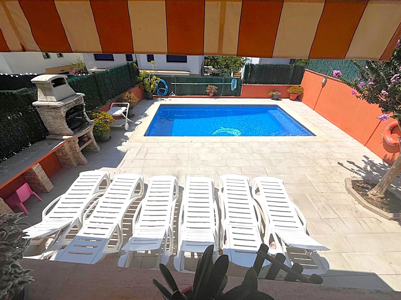 BONITA CASA EN VENTA EN PALAMÓS: CON TERRAZA, JARDÍN, PISCINA-BARBACOA, GARAJE 2 COCHES…