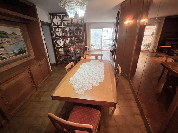 PISO AMPLIO Y MUY CÉNTRICO EN VENTA EN PALAMÓS • ASCENSOR • TERRAZAS