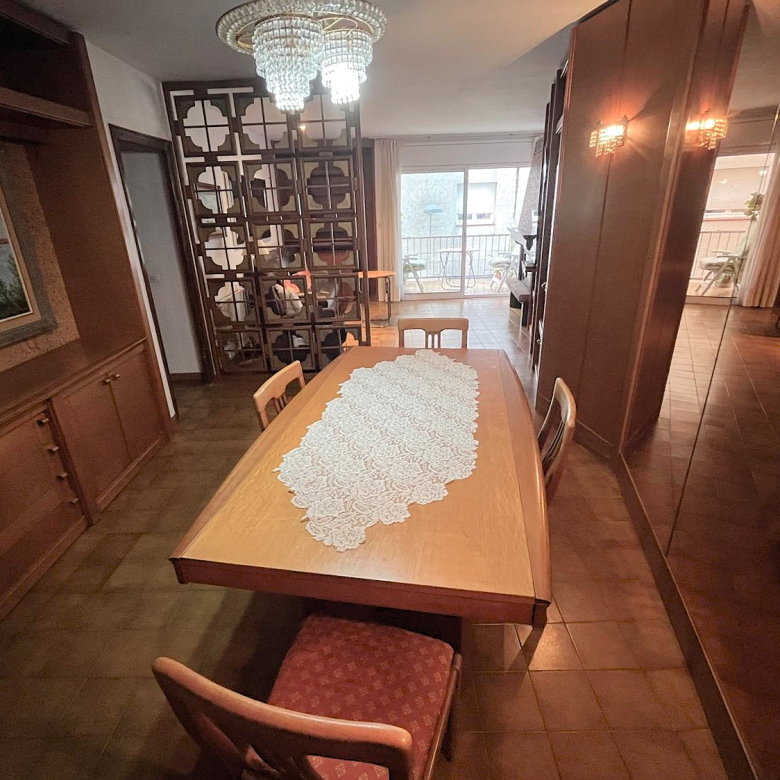 PISO AMPLIO Y MUY CÉNTRICO EN VENTA EN PALAMÓS • ASCENSOR • TERRAZAS