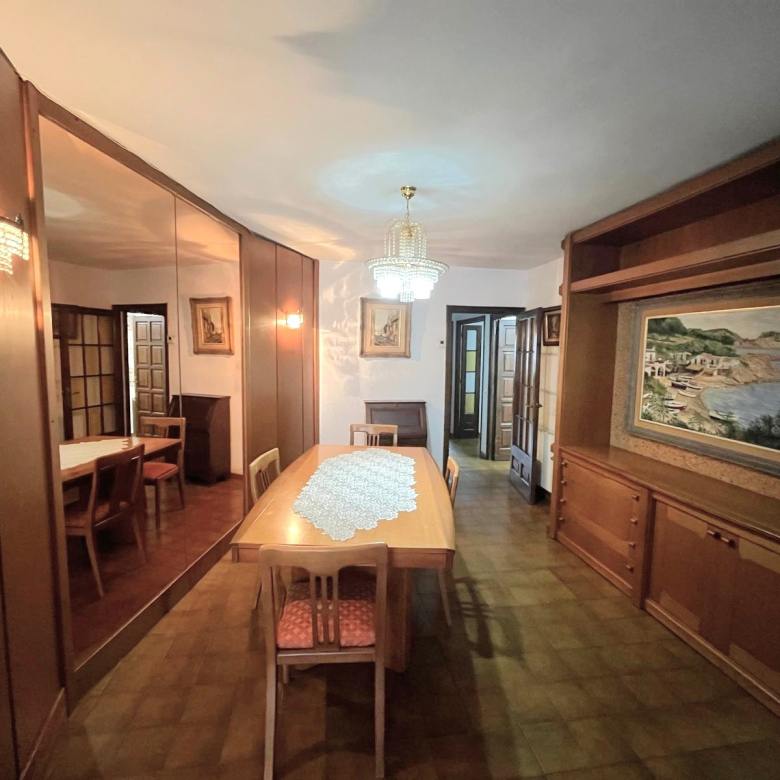 PISO AMPLIO Y MUY CÉNTRICO EN VENTA EN PALAMÓS • ASCENSOR • TERRAZAS