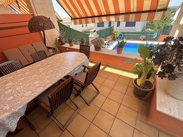 BONITA CASA EN VENTA EN PALAMÓS: CON TERRAZA, JARDÍN, PISCINA-BARBACOA, GARAJE 2 COCHES…