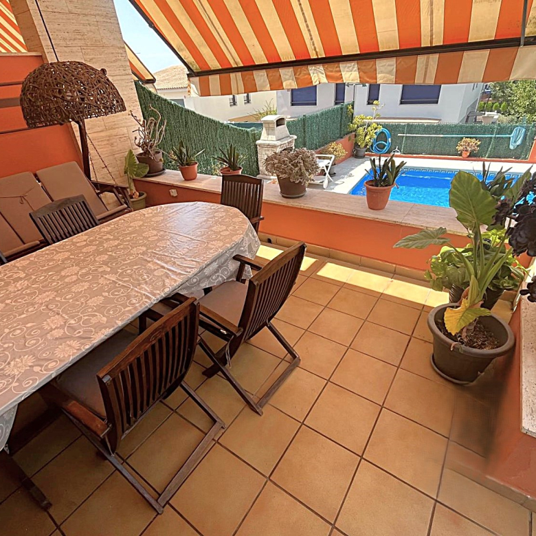 BONITA CASA EN VENTA EN PALAMÓS: CON TERRAZA, JARDÍN, PISCINA-BARBACOA, GARAJE 2 COCHES…