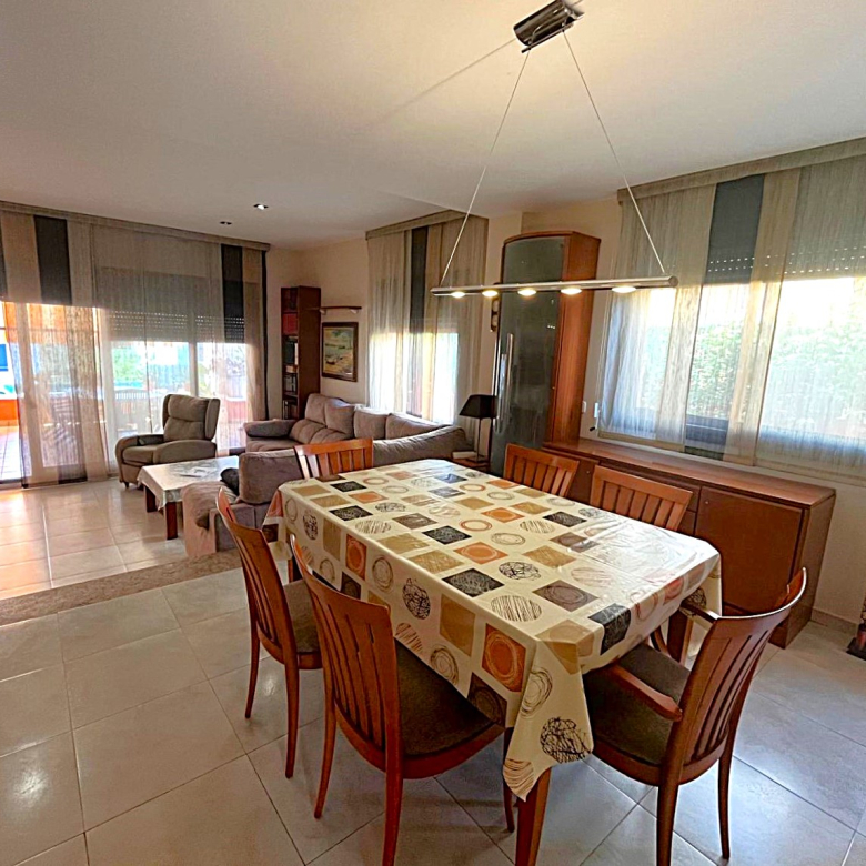 BONITA CASA EN VENTA EN PALAMÓS: CON TERRAZA, JARDÍN, PISCINA-BARBACOA, GARAJE 2 COCHES…