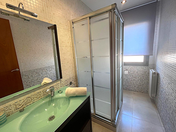 BONITA CASA EN VENTA EN PALAMÓS: CON TERRAZA, JARDÍN, PISCINA-BARBACOA, GARAJE 2 COCHES…