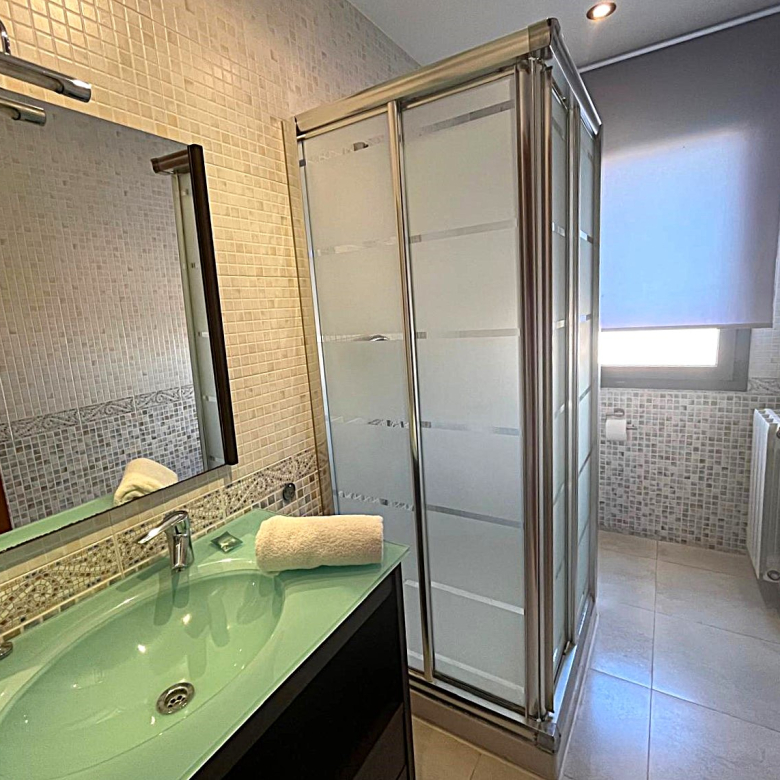 BONITA CASA EN VENTA EN PALAMÓS: CON TERRAZA, JARDÍN, PISCINA-BARBACOA, GARAJE 2 COCHES…
