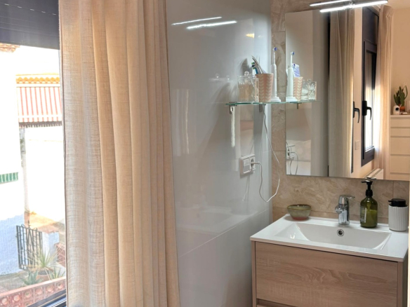 CASA EN VENTA EN PALAMÓS, TOTALMENTE REFORMADA, CON 2 TERRAZAS, PLAZA DE APARCAMIENTO…