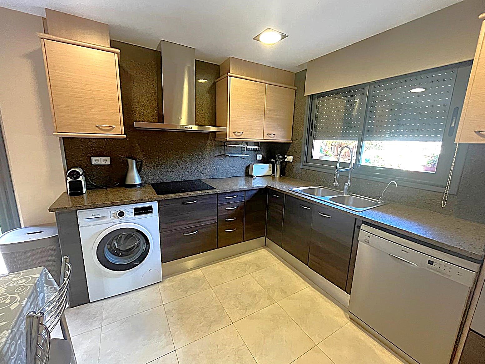 BONITA CASA EN VENTA EN PALAMÓS: CON TERRAZA, JARDÍN, PISCINA-BARBACOA, GARAJE 2 COCHES…