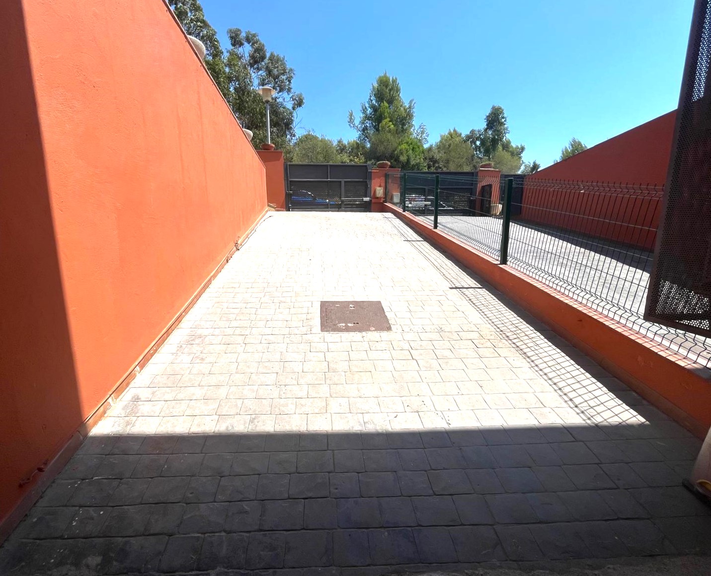 BONITA CASA EN VENTA EN PALAMÓS: CON TERRAZA, JARDÍN, PISCINA-BARBACOA, GARAJE 2 COCHES…
